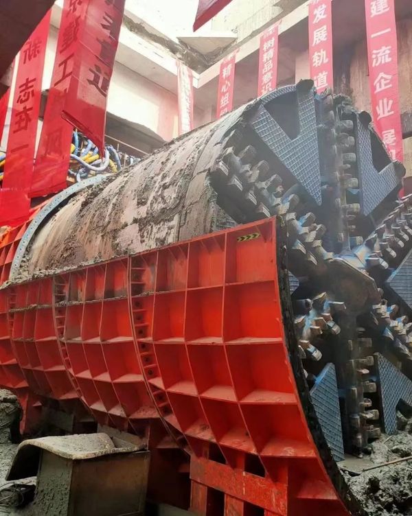 喜訊?。?！北京地鐵17號線左線昨日順利接收成功，北京建工土木工程有限公司攜手河南隧通機械有限公司為中國現(xiàn)代化建設(shè)再立新功！(圖6)